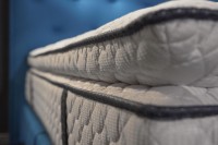 Serta Serafin Boxspringbett Matratze Detailansicht