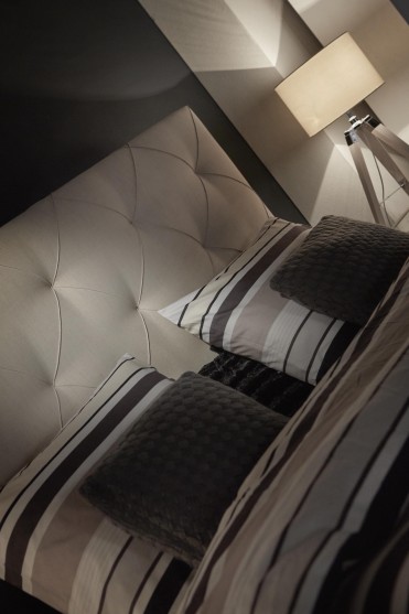 Serta Magnifique Boxspringbett mit Kissen