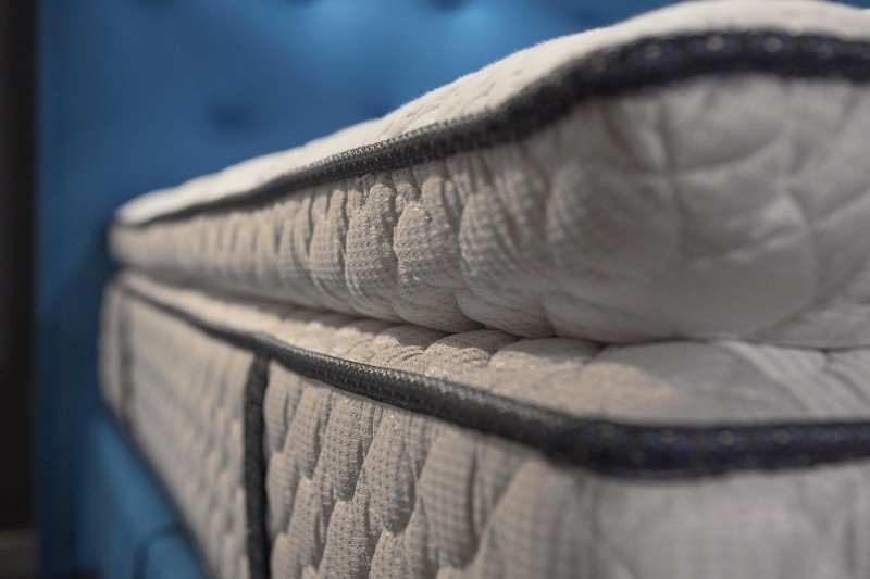 Serta Serafin Boxspringbett Matratze Detailansicht